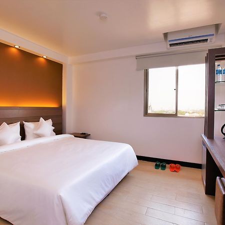 Clover City Center Plus Hotel Янгон Екстер'єр фото