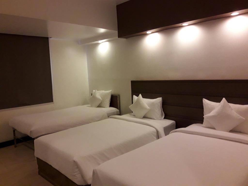 Clover City Center Plus Hotel Янгон Екстер'єр фото