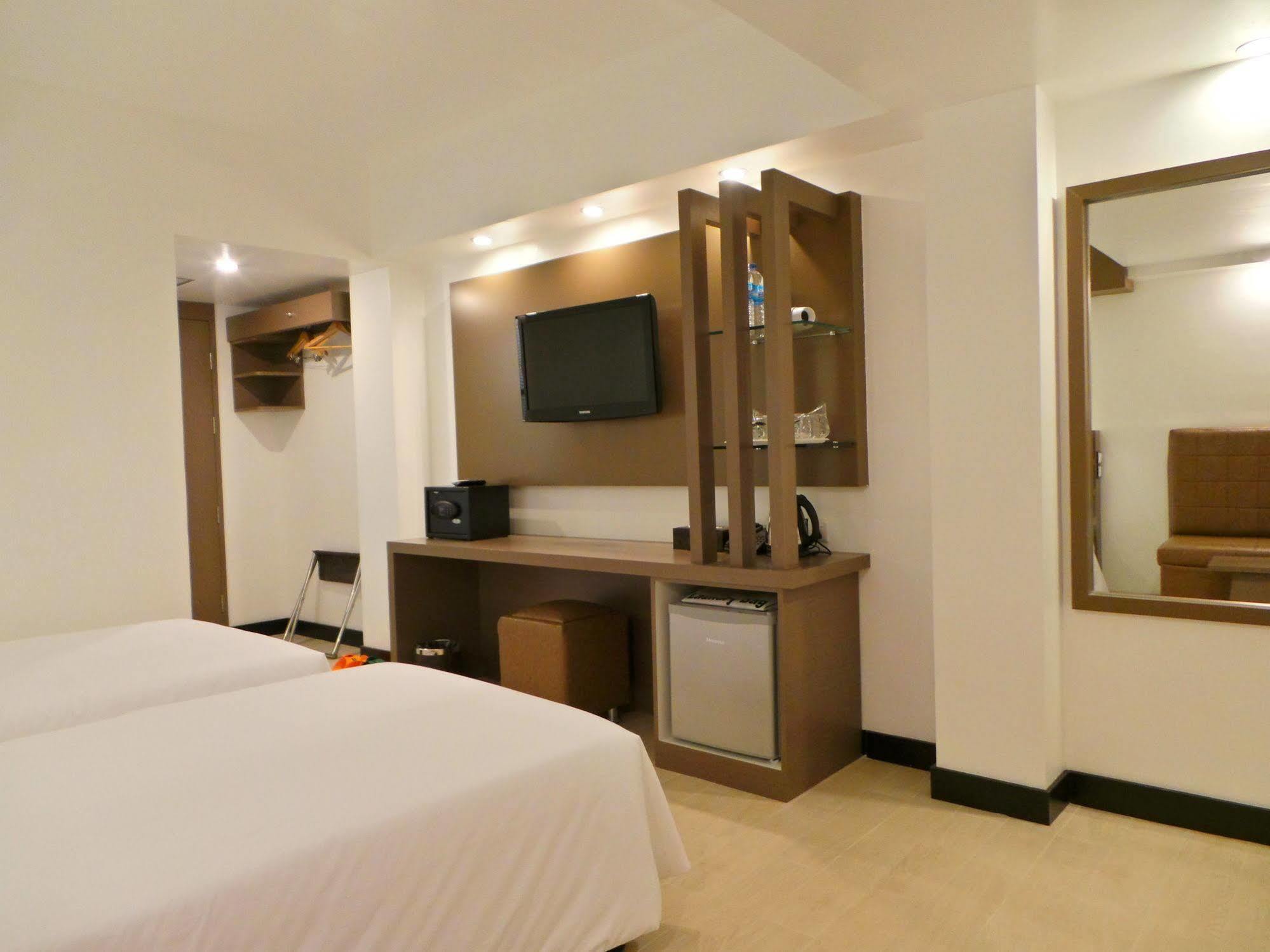Clover City Center Plus Hotel Янгон Екстер'єр фото